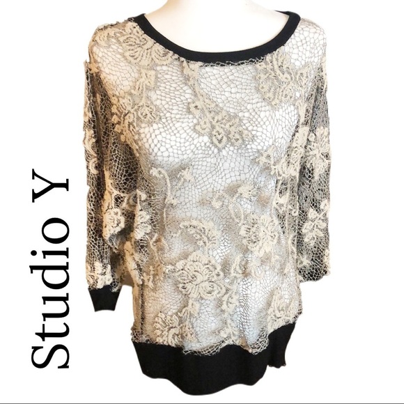 Black and white blouse - Picture 1 of 1